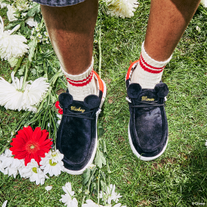 disney mickey mouse wally mickey black/red